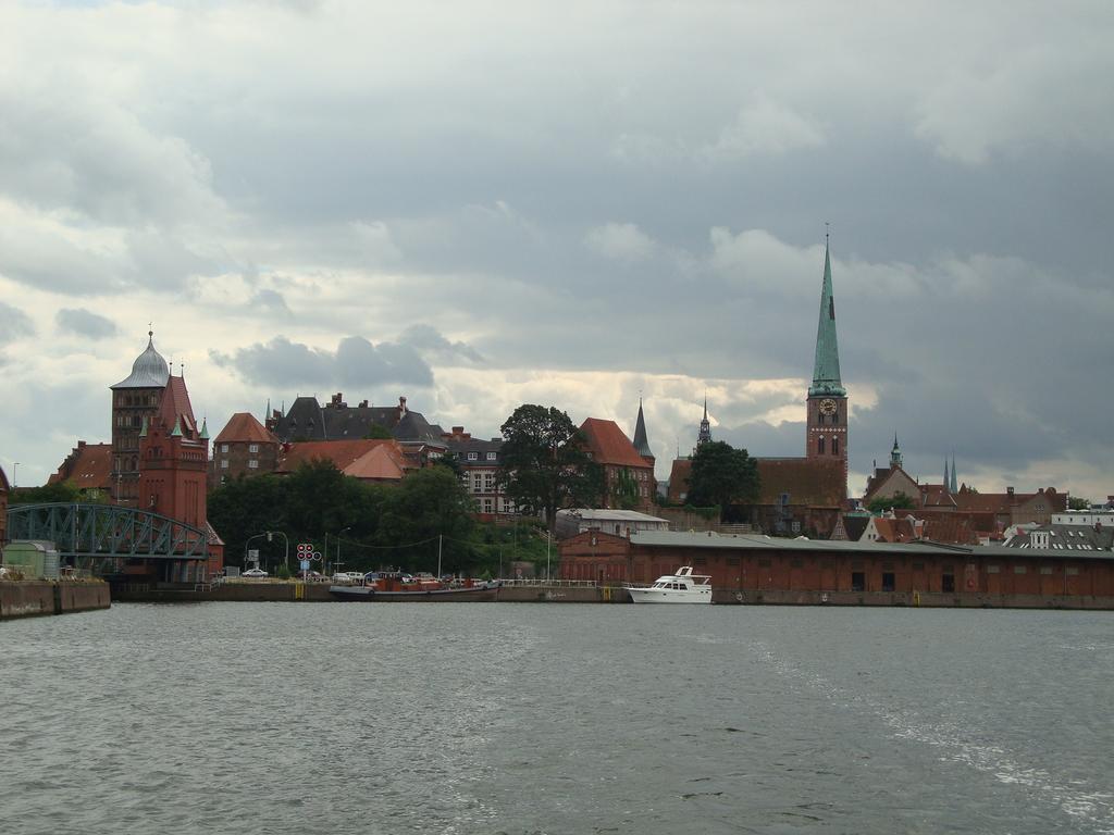 Hotel An Der Marienkirche ลูเบค ภายนอก รูปภาพ